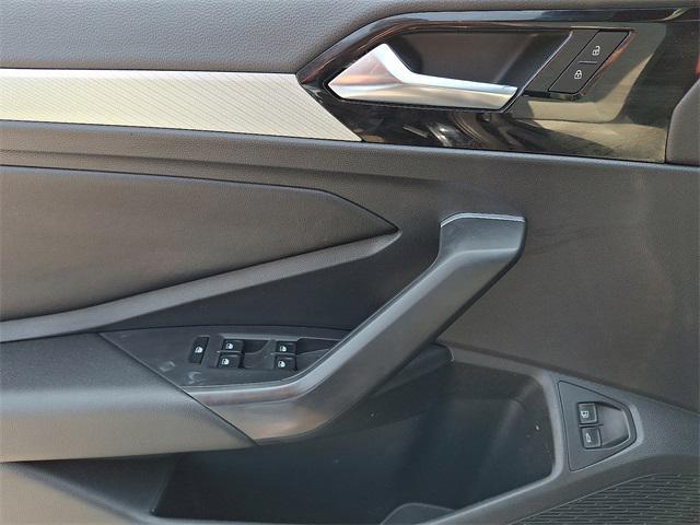 Photo of 2020 Deep Black Volkswagen Jetta
