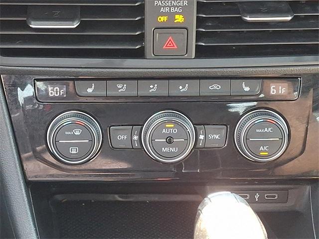 Photo of 2020 Deep Black Volkswagen Jetta