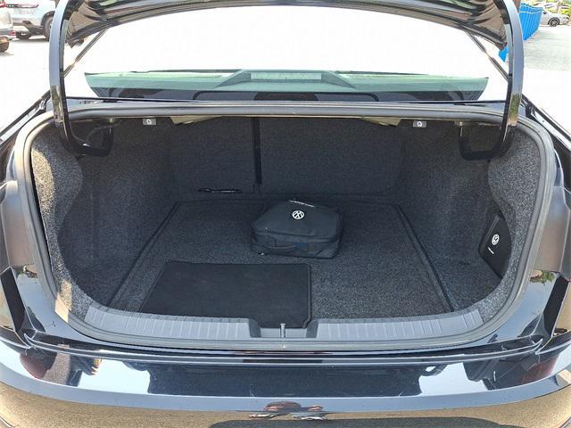 Photo of 2020 Deep Black Volkswagen Jetta
