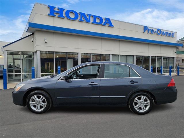 Photo of 2006 Graphite Pearl Honda Accord