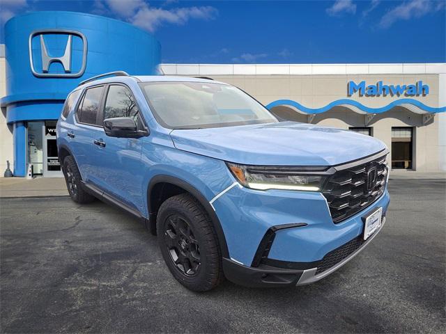 Photo of 2025 Diffused Sky Pearl Honda Pilot