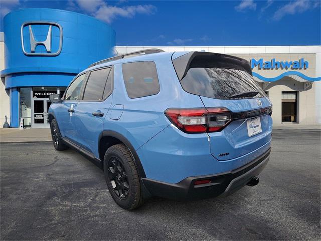 Photo of 2025 Diffused Sky Pearl Honda Pilot