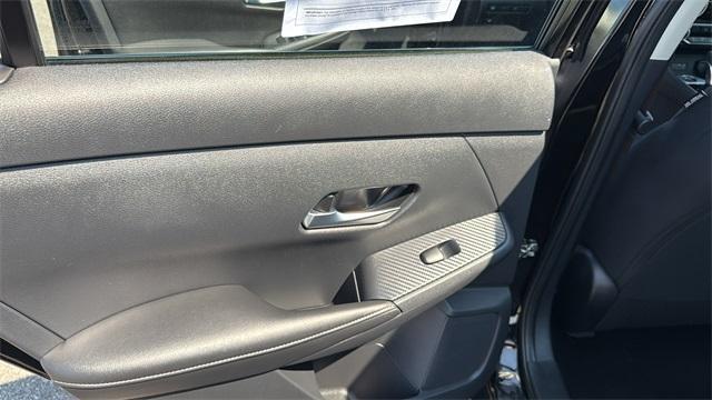 Photo of 2023 Black Nissan Sentra