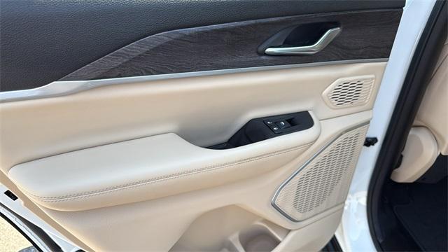 Photo of 2023 Bright White Clearcoat Jeep Grand Cherokee