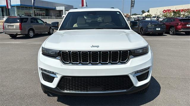 Photo of 2023 Bright White Clearcoat Jeep Grand Cherokee
