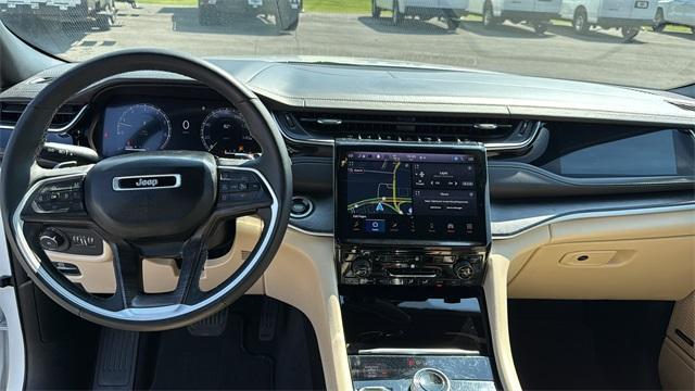 Photo of 2023 Bright White Clearcoat Jeep Grand Cherokee