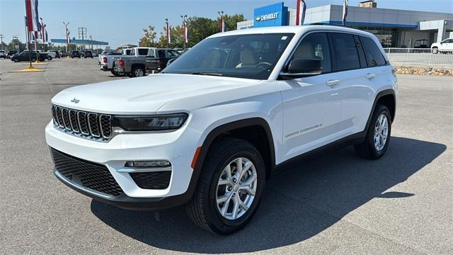 Photo of 2023 Bright White Clearcoat Jeep Grand Cherokee