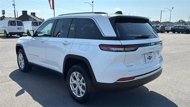 Photo of 2023 Bright White Clearcoat Jeep Grand Cherokee