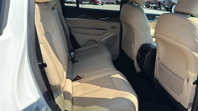 Photo of 2023 Bright White Clearcoat Jeep Grand Cherokee