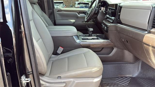 Photo of 2023 Black Chevrolet Silverado 1500
