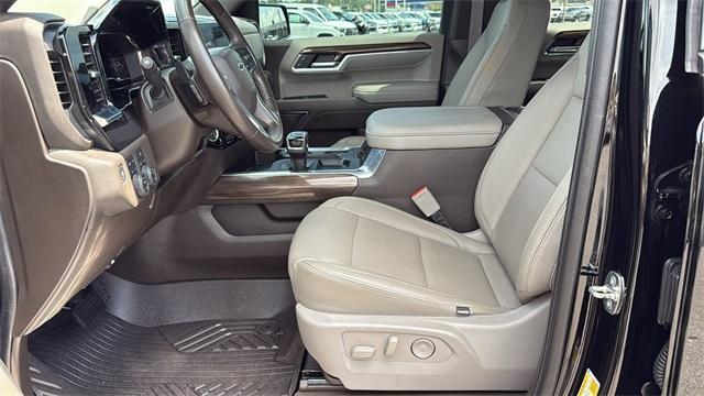 Photo of 2023 Black Chevrolet Silverado 1500