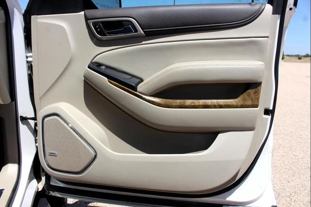 Photo of 2017 White Frost Tricoat GMC Yukon