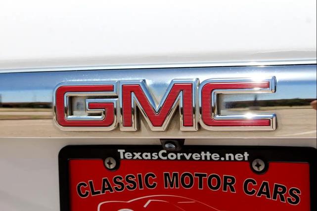 Photo of 2017 White Frost Tricoat GMC Yukon