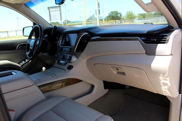 Photo of 2017 White Frost Tricoat GMC Yukon