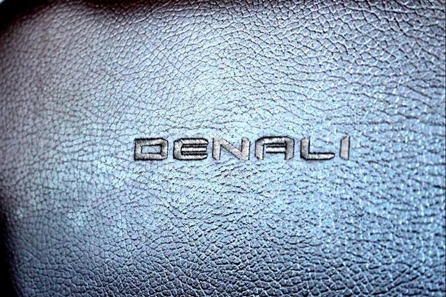 Photo of 2022 White Frost Tricoat GMC Sierra 1500