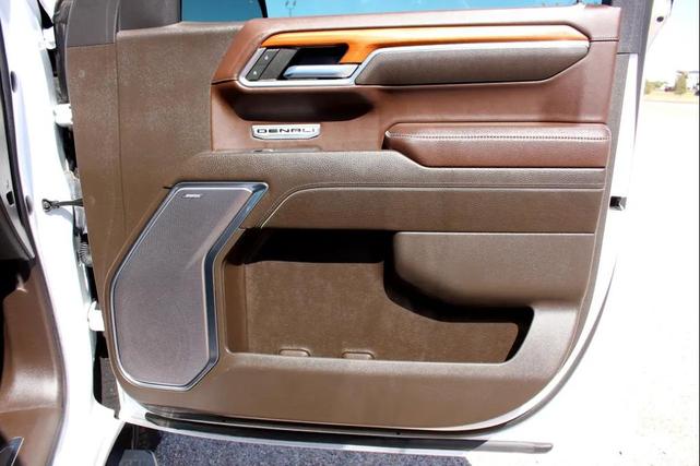 Photo of 2022 White Frost Tricoat GMC Sierra 1500