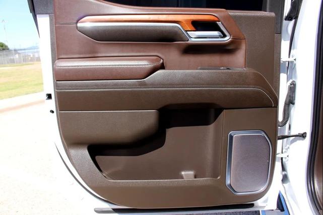 Photo of 2022 White Frost Tricoat GMC Sierra 1500