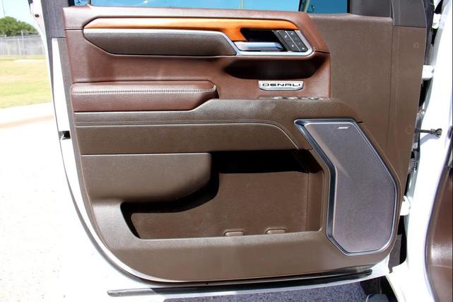 Photo of 2022 White Frost Tricoat GMC Sierra 1500