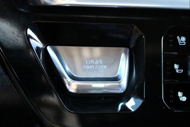 Photo of 2022 White Frost Tricoat GMC Sierra 1500