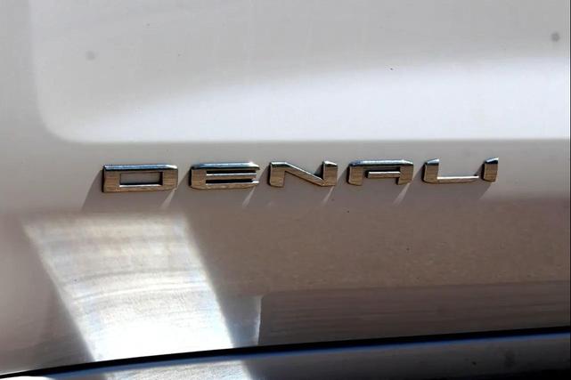 Photo of 2022 White Frost Tricoat GMC Sierra 1500