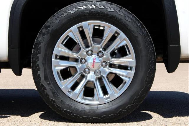 Photo of 2022 White Frost Tricoat GMC Sierra 1500