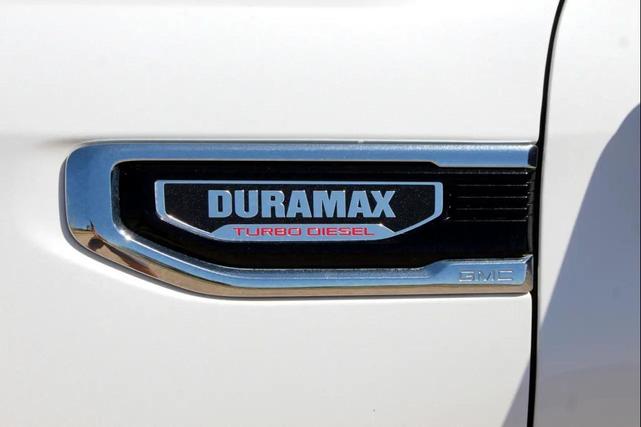 Photo of 2022 White Frost Tricoat GMC Sierra 1500