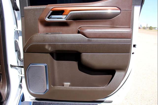 Photo of 2022 White Frost Tricoat GMC Sierra 1500