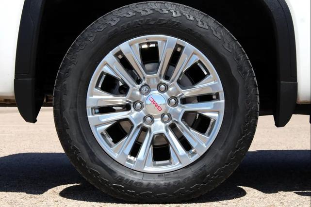 Photo of 2022 White Frost Tricoat GMC Sierra 1500