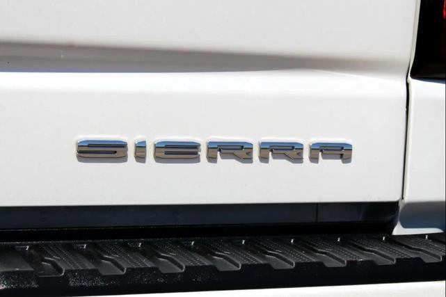 Photo of 2022 White Frost Tricoat GMC Sierra 1500