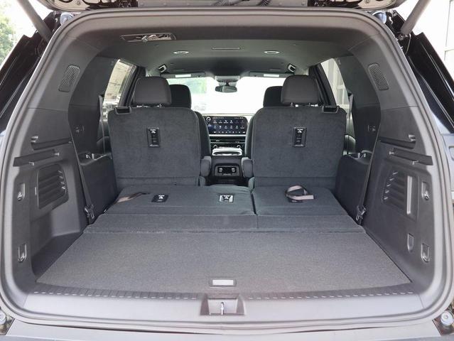 Photo of 2025 Mosaic Black Metallic Chevrolet Traverse