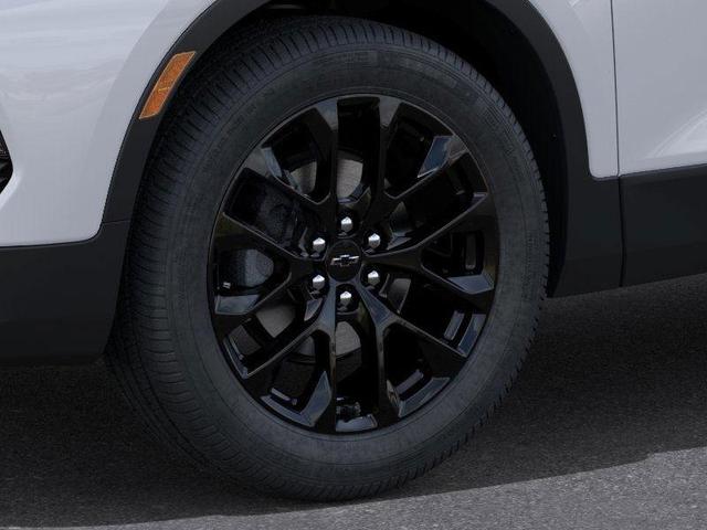 Photo of 2025 Summit White Chevrolet Blazer