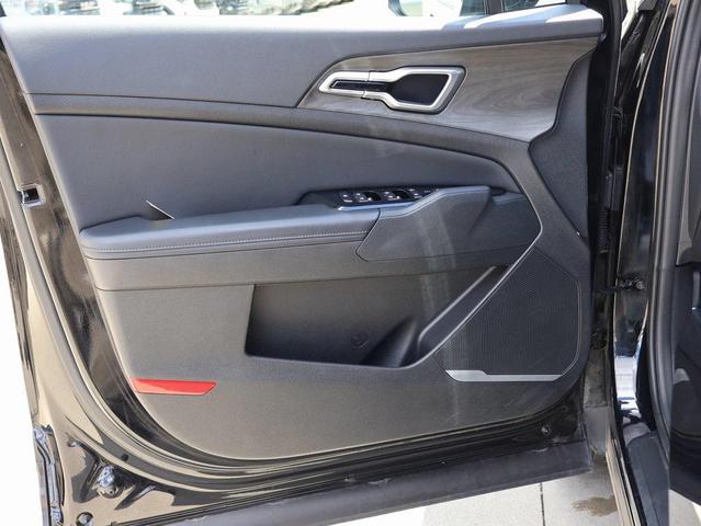 Photo of 2024 Ebony Black Kia Sportage