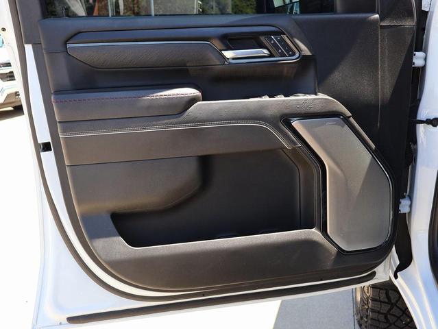 Photo of 2024 Summit White GMC Sierra 2500