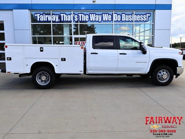Photo of 2025 Summit White Chevrolet Silverado 3500