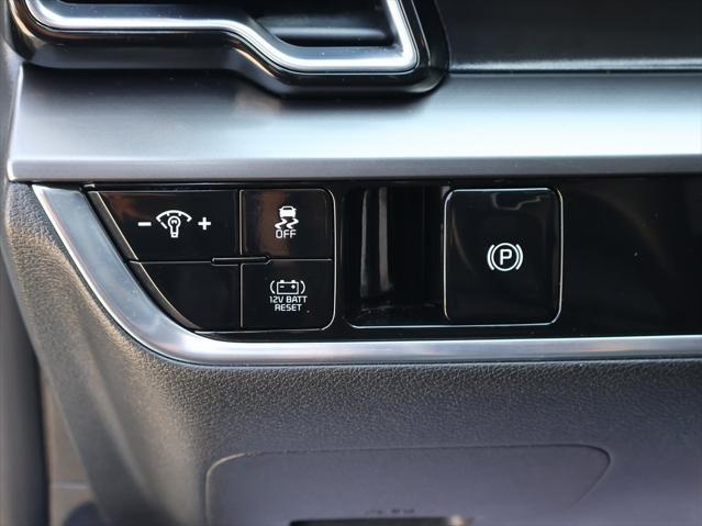 Photo of 2023 Snow White Pearl Kia Sportage Hybrid