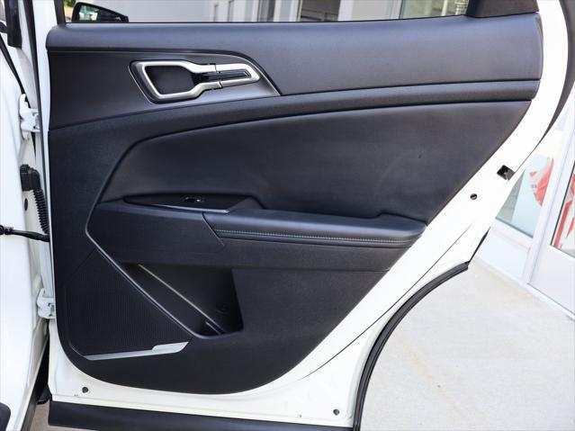 Photo of 2023 Snow White Pearl Kia Sportage Hybrid