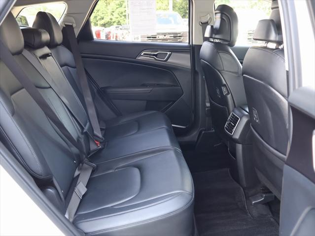 Photo of 2023 Snow White Pearl Kia Sportage Hybrid