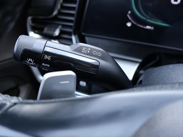 Photo of 2023 Snow White Pearl Kia Sportage Hybrid