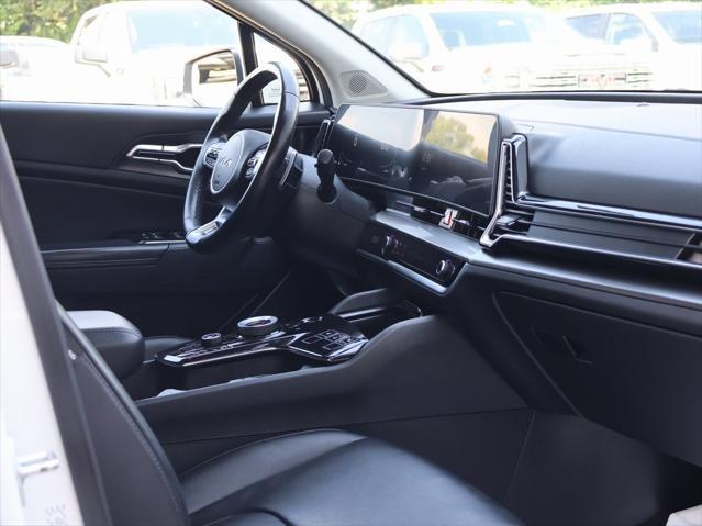 Photo of 2023 Snow White Pearl Kia Sportage Hybrid