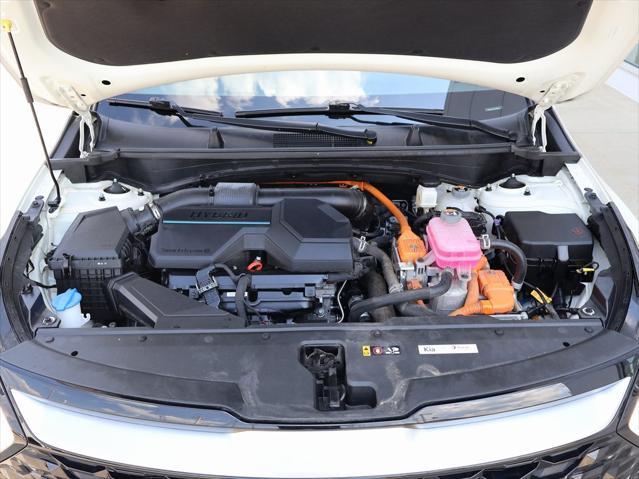 Photo of 2023 Snow White Pearl Kia Sportage Hybrid