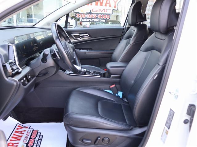 Photo of 2023 Snow White Pearl Kia Sportage Hybrid
