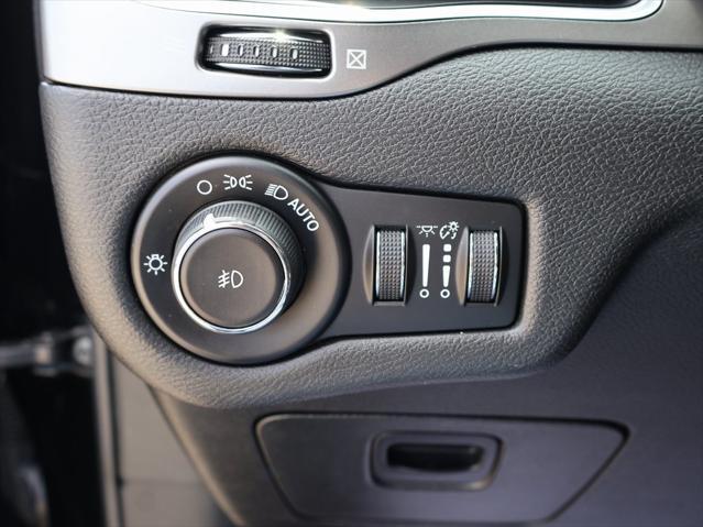 Photo of 2019 Diamond Black Crystal Pearlcoat Jeep Cherokee