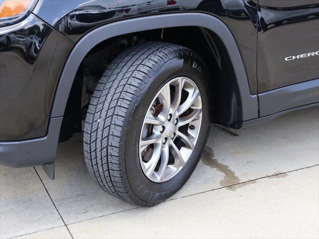Photo of 2019 Diamond Black Crystal Pearlcoat Jeep Cherokee
