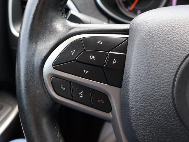 Photo of 2019 Diamond Black Crystal Pearlcoat Jeep Cherokee