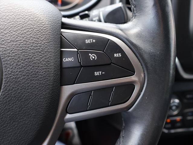 Photo of 2019 Diamond Black Crystal Pearlcoat Jeep Cherokee