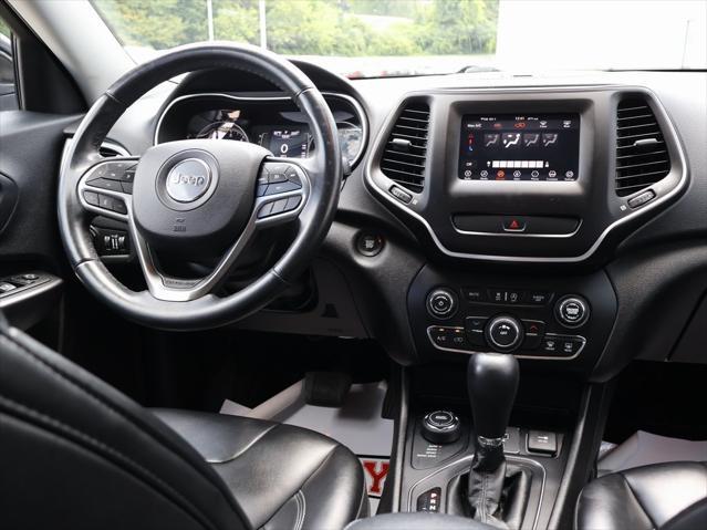 Photo of 2019 Diamond Black Crystal Pearlcoat Jeep Cherokee