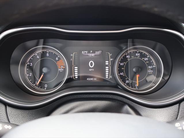 Photo of 2019 Diamond Black Crystal Pearlcoat Jeep Cherokee