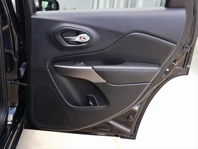 Photo of 2019 Diamond Black Crystal Pearlcoat Jeep Cherokee