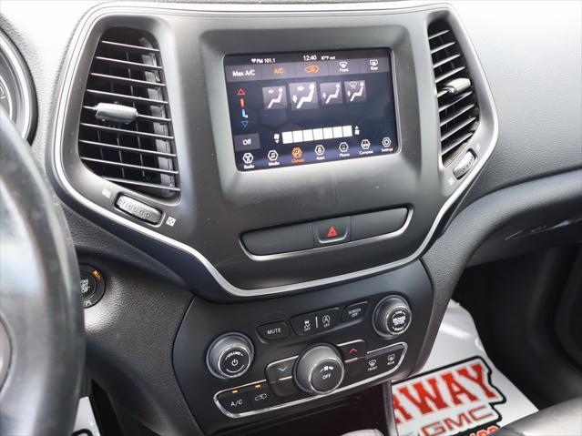 Photo of 2019 Diamond Black Crystal Pearlcoat Jeep Cherokee