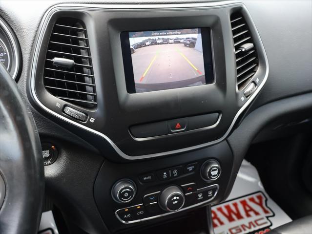 Photo of 2019 Diamond Black Crystal Pearlcoat Jeep Cherokee